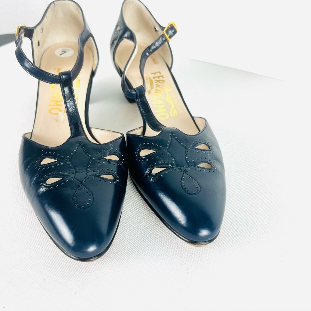 Vintage Salvatore Ferrgamo leather mary jane shoes - Picture 5 of 8